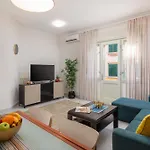 Sun Apartment *