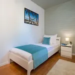 Sun Apartment *