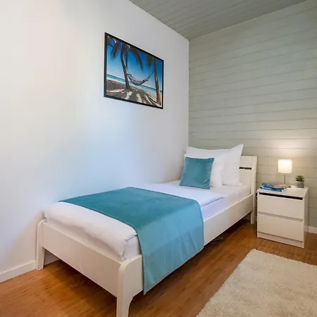 Sun Apartment *